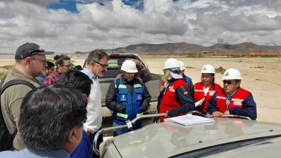Técnicos de obra reunidos en Bolivia