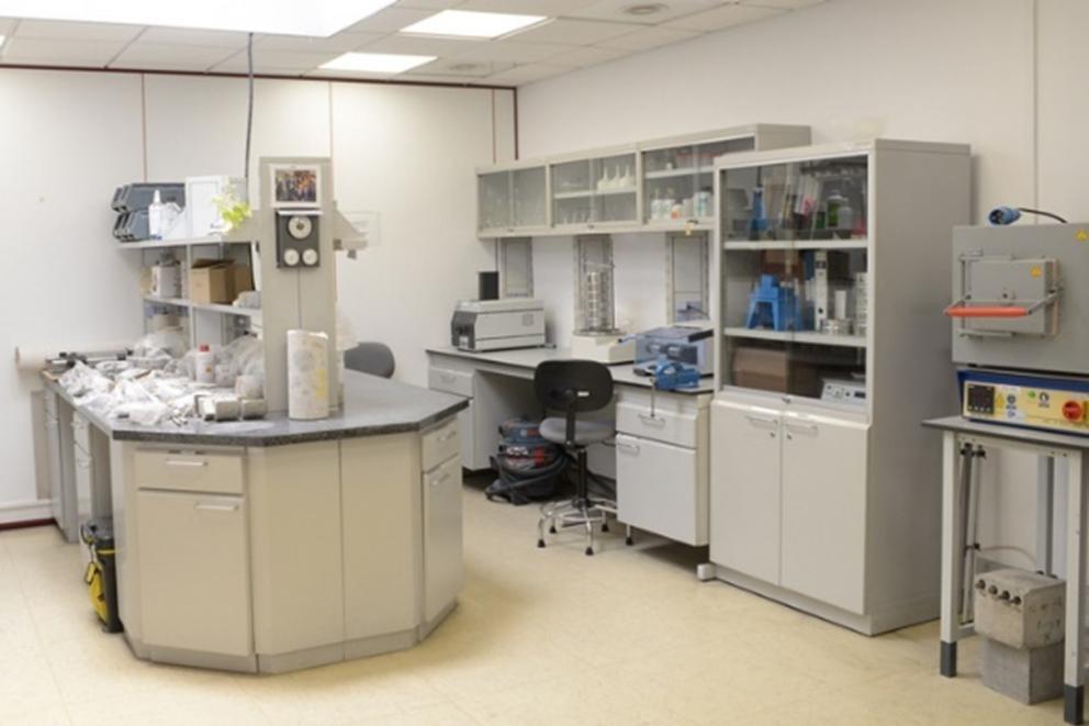 Foto de preparación de muestras en el laboratorio
