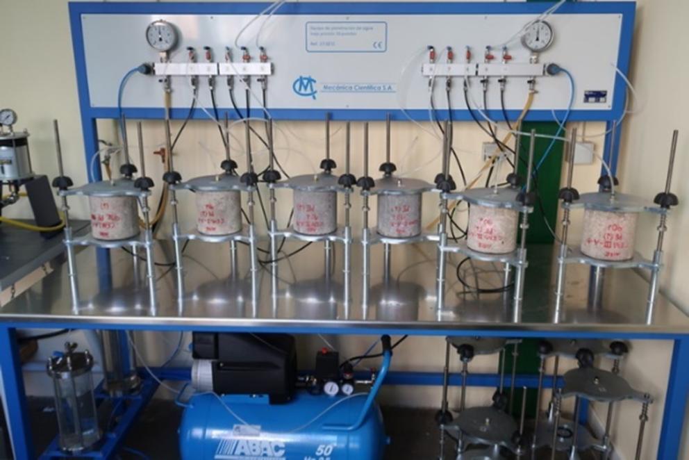 Foto del equipo de penetración de agua bajo presión