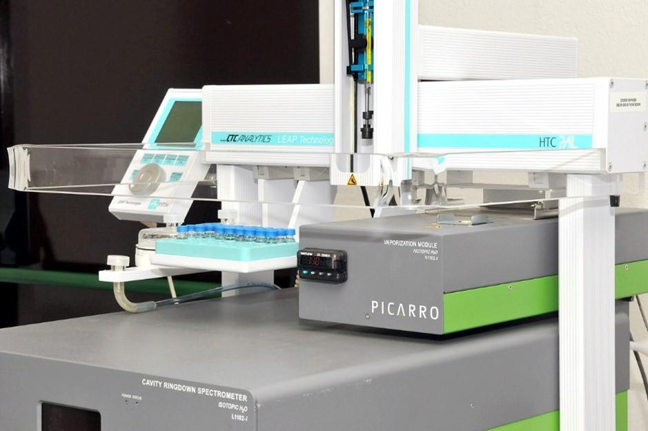 Espectrómetro laser (Picarro L2140-i) para medida de isótopos estables en la molécula de agua