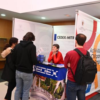 Vista del stand del CEDEX en la Feria de empleo de la fac. cc. físicas